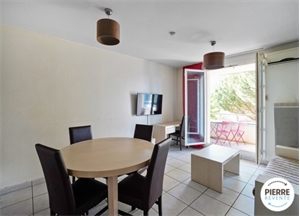 t3 à la vente -   33127  SAINT JEAN D ILLAC, surface 54 m2 vente t3 - UBI461089511